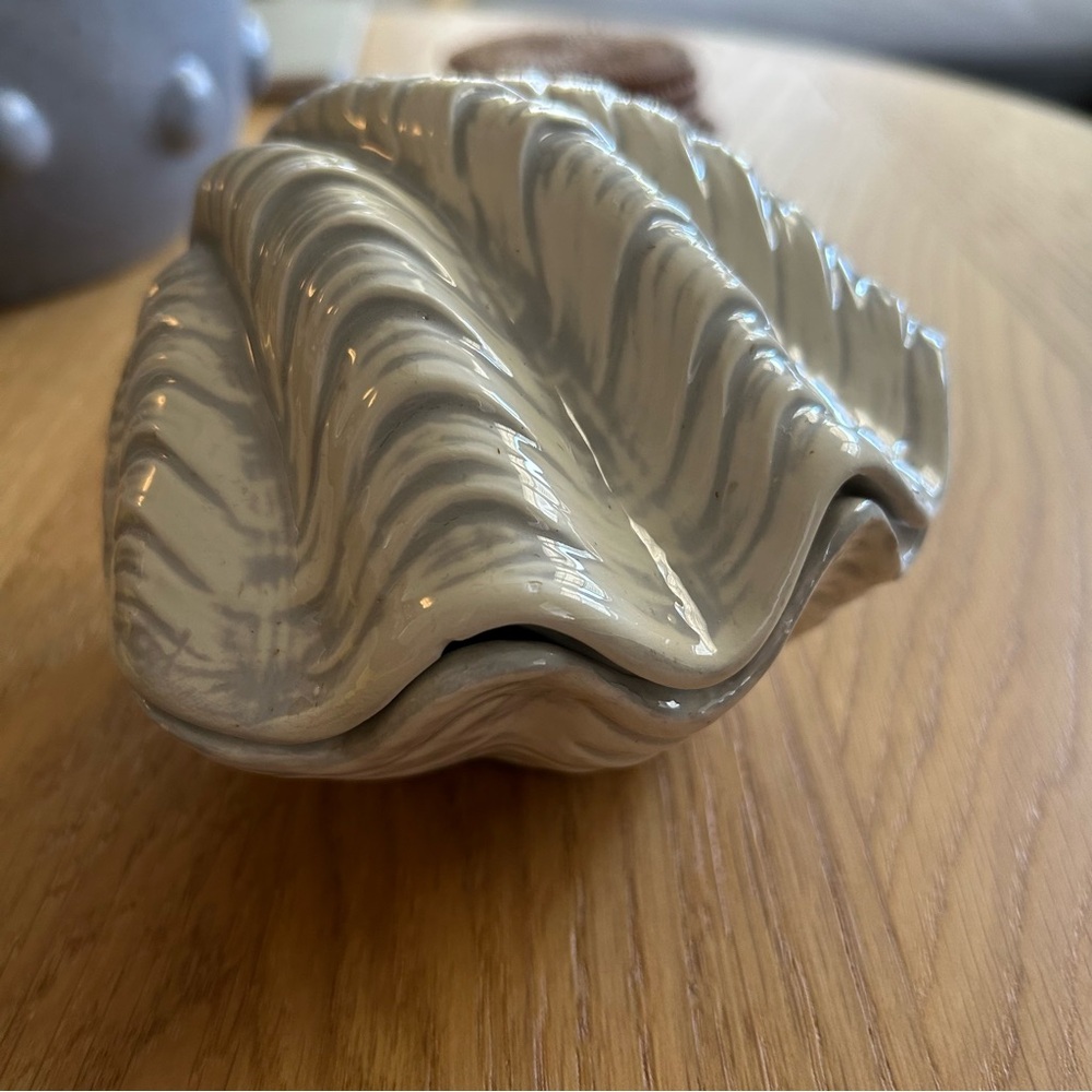 Decorative Ceramic Clamshell Box
